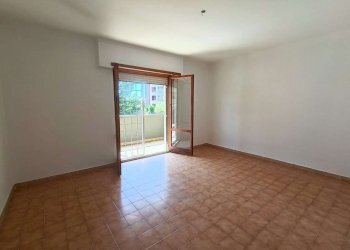 Camera da letto 2. - Bilocale via Alessandro Ruspoli, Roma (zona Acilia) - foto 9