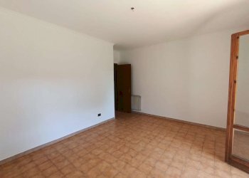 Camera da letto 6. - Bilocale via Alessandro Ruspoli, Roma (zona Acilia) - foto 13