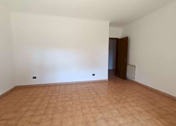 Camera da letto 8. - Bilocale via Alessandro Ruspoli, Roma (zona Acilia) - foto 15