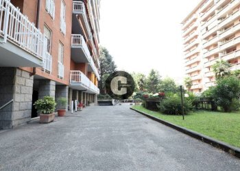 Cortile interno - Appartamento Lungo Dora Voghera, 108, Torino (zona Vanchiglietta) - foto 2