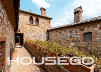Cortile interno - Rustic Località Pratovecchio, Torrita di Siena - photo 15