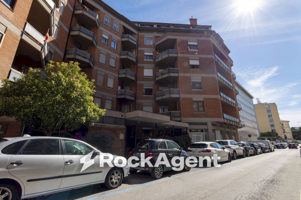 Facciata - Warehouse via Edmondo Buccarelli, 49, Catanzaro - photo 2