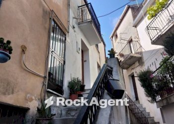 Cortile interno - Casa indipendente vico Filiberto, Gioiosa Ionica - foto 1