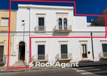 Facciata - Appartamento via Cavour, 112, Salice Salentino - foto 1