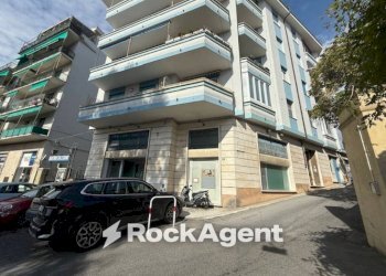 Facciata - Shop via Marcantonio Carattino, 26, Varazze - photo 9