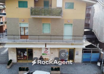 Facciata - Alimentari - Gastronomia via Trieste, 37, Alba Adriatica - foto 4