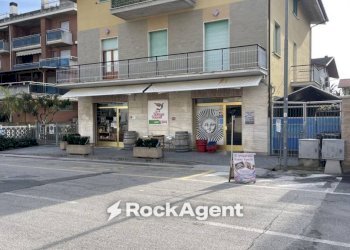 Facciata - Alimentari - Gastronomia via Trieste, 37, Alba Adriatica - foto 5