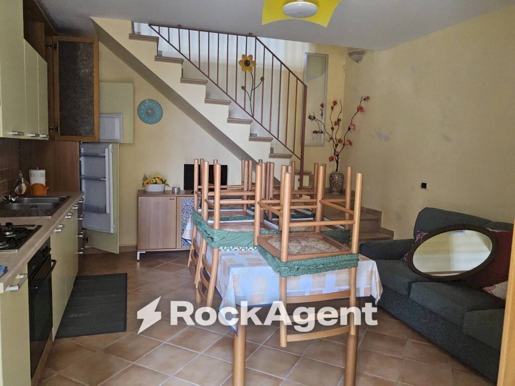 Cucina - Casa indipendente vico Aspromonte, 10, Gioiosa Ionica - foto 2