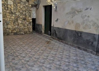 Cortile interno - Casa indipendente vico Nardi, Gioiosa Ionica - foto 2