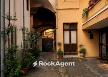 Cortile interno - Bilocale corso Vittorio Emanuele II, 40, Sarno - foto 1