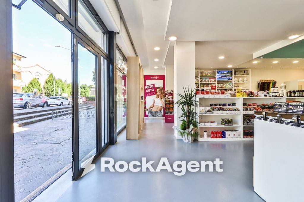 Interno non residenziale - Negozio via del Triumvirato, 89/A, Bologna (zona Borgo Panigale) - foto 1