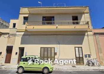 Facciata - Four-room apartment via Armando Diaz, 42, Martano - photo 5