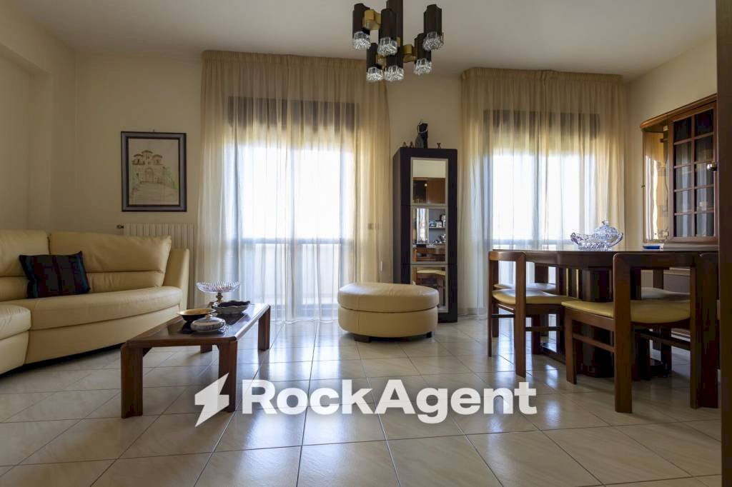Salone - Four-room apartment viale Barlaam da Seminara, 36, Catanzaro - photo 3