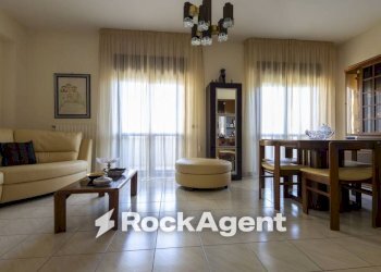Salone - Quadrilocale viale Barlaam da Seminara, 36, Catanzaro - foto 3