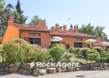 Facciata - Villa Località Camporbiano, 14, Gambassi Terme - foto 1