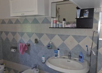Bagno - Two-room apartment via Aldo Salvetti, Massa - photo 10