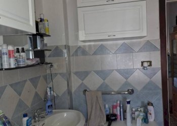 Bagno - Two-room apartment via Aldo Salvetti, Massa - photo 11