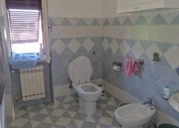 Bagno - Two-room apartment via Aldo Salvetti, Massa - photo 12