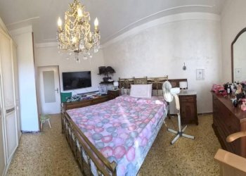 Camera da letto - Two-room apartment via Aldo Salvetti, Massa - photo 18