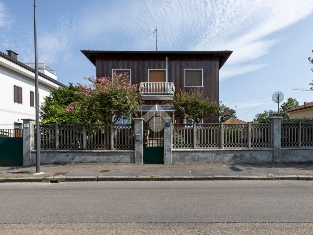 Porzione di casa Via Delle Rose, Milano (zona Lorenteggio) - foto 1