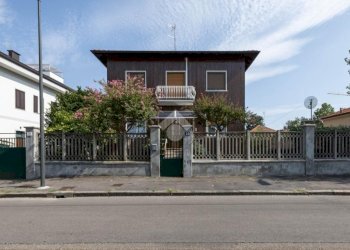 Porzione di casa Via Delle Rose, Milano (zona Lorenteggio) - foto 1