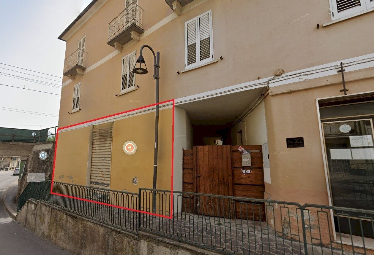 01 - Commercial Premises Via 1 Maggio 107, Scafa - photo 1