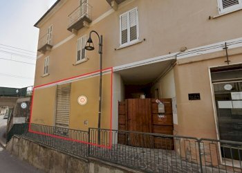 01 - Commercial Premises Via 1 Maggio 107, Scafa - photo 1