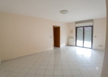 soggiorno - Appartamento Via 1 Maggio 152, Scafa - foto 3