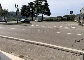VISTA SULLA STRADA - Magazzino Piazza Roma, Val Liona - foto 8