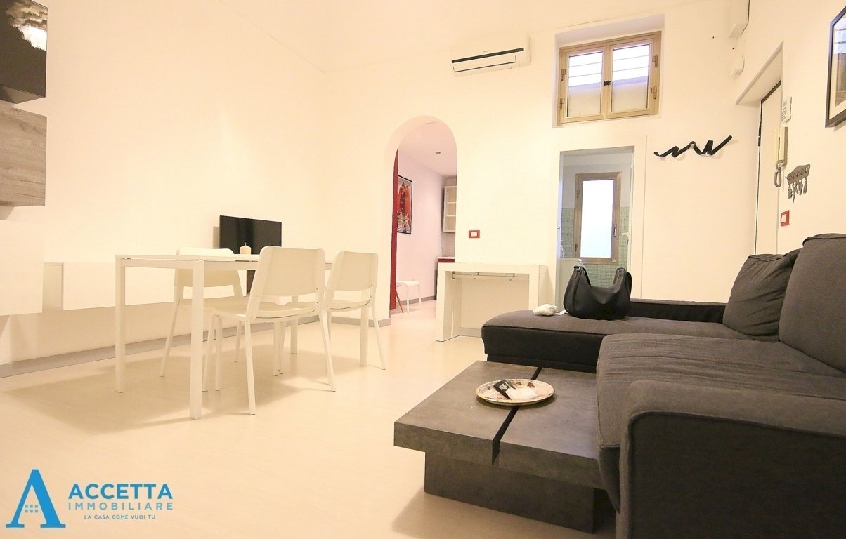 Soggiorno - Bilocale Via Regina Elena 73, Taranto - foto 1
