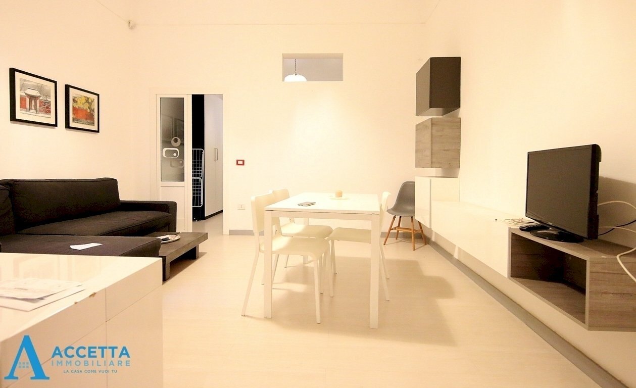 Soggiorno - Bilocale Via Regina Elena 73, Taranto - foto 3