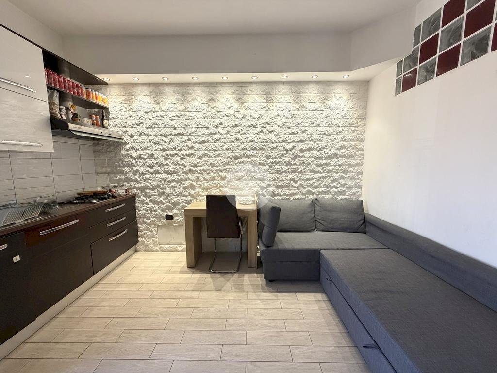 Two-room apartment Via bibiana, Torino (neighborhood Borgo Vittoria) - photo 2
