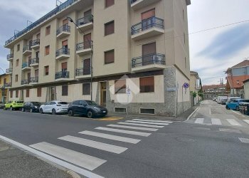 Box Via santarosa, Grugliasco - photo 1