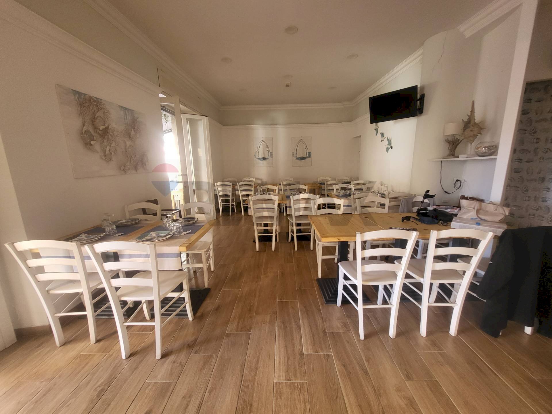 Sala da pranzo - Locale Commerciale Via Porto Neroniano
 
36, Anzio - foto 1