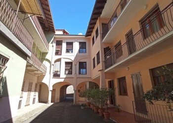 Cortile interno - Three-room apartment via Vittorio Emanuele II, 36, Maggiora - photo 4