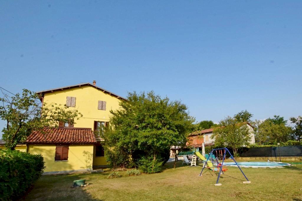 Facciata - Casa indipendente strada di Rocca de' Baldi, 10, Mondovì - foto 1