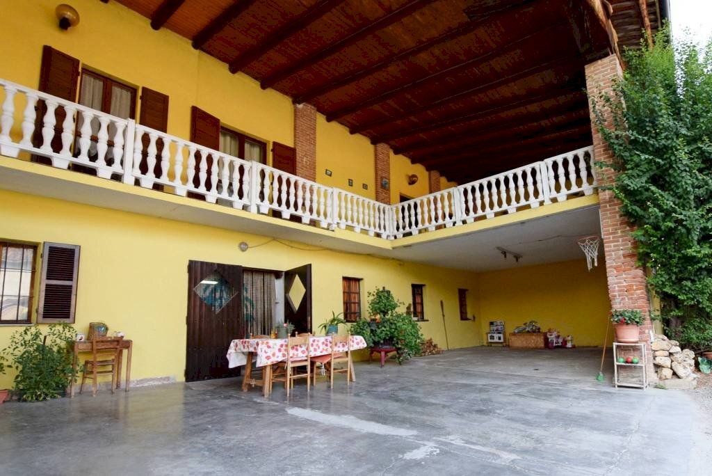 Facciata - Casa indipendente strada di Rocca de' Baldi, 10, Mondovì - foto 2