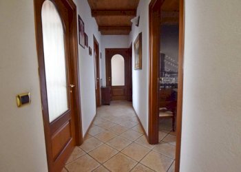 Corridoio - Casa indipendente strada di Rocca de' Baldi, 10, Mondovì - foto 8