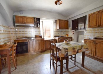 Cucina - Casa indipendente strada di Rocca de' Baldi, 10, Mondovì - foto 28