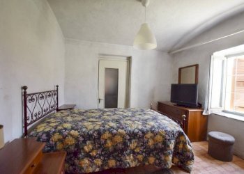 Camera da letto - Casa indipendente strada di Rocca de' Baldi, 10, Mondovì - foto 30