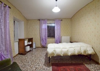 Camera da letto - Casa indipendente strada di Rocca de' Baldi, 10, Mondovì - foto 32