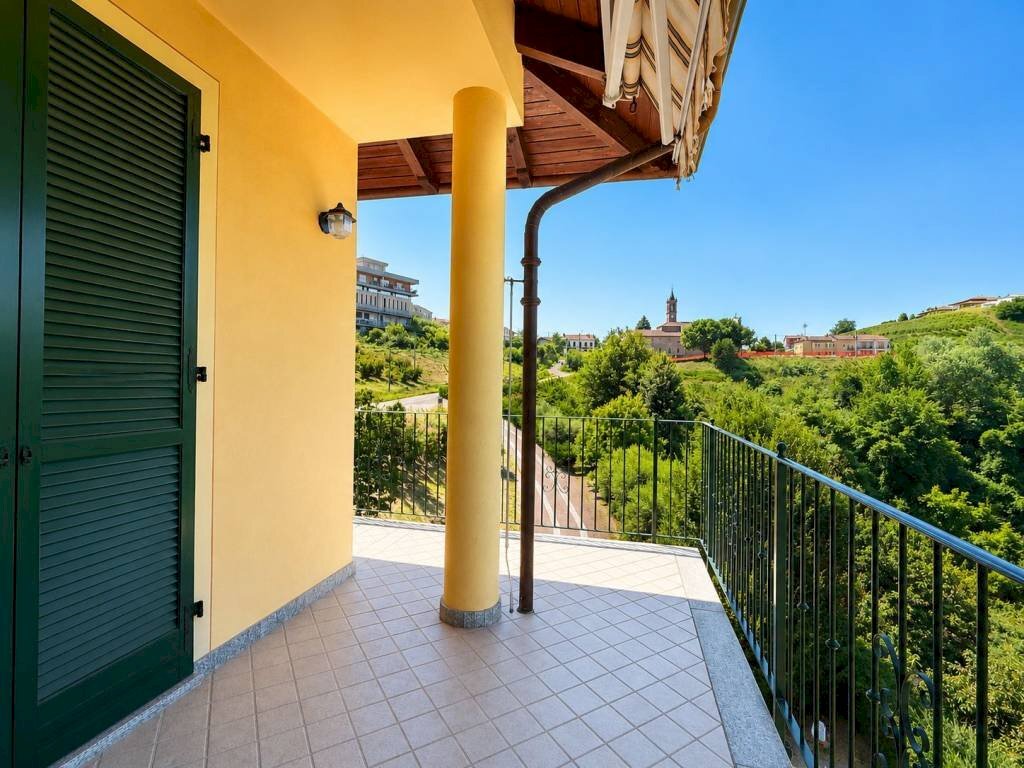 Terrazzo - Three-room apartment Frazione San Rocco, 136, Montaldo Roero - photo 1