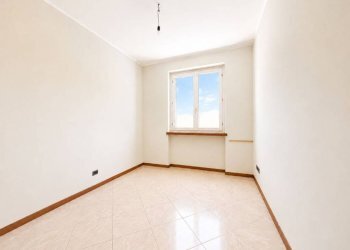 Camera da letto - Three-room apartment Frazione San Rocco, 136, Montaldo Roero - photo 15