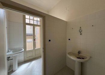 Office Via Marchesana, Bologna (neighborhood Centro Storico) - photo 26