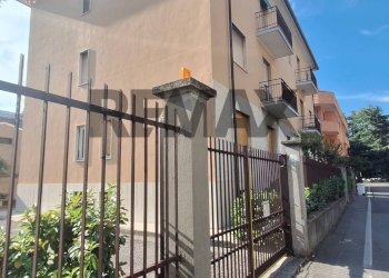 Edificio all\'aperto - Trilocale via Don Mazzolari
 
8, Brugherio - foto 3