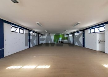 Stanza vuota - Commercial Premises Via Abruzzese
 
52, Bitetto - photo 3