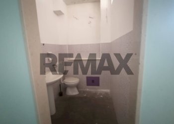Bagno - Commercial Premises Via Abruzzese
 
52, Bitetto - photo 8