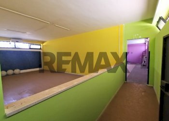 Hall / corridoio - Commercial Premises Via Abruzzese
 
52, Bitetto - photo 12