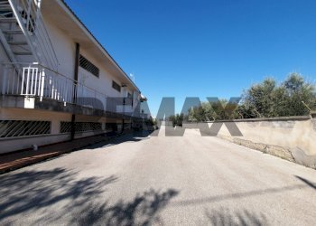 Edificio all\'aperto - Commercial Premises Via Abruzzese
 
52, Bitetto - photo 25