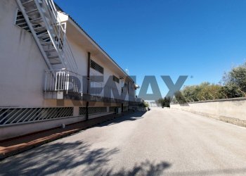 Edificio all\'aperto - Commercial Premises Via Abruzzese
 
52, Bitetto - photo 26